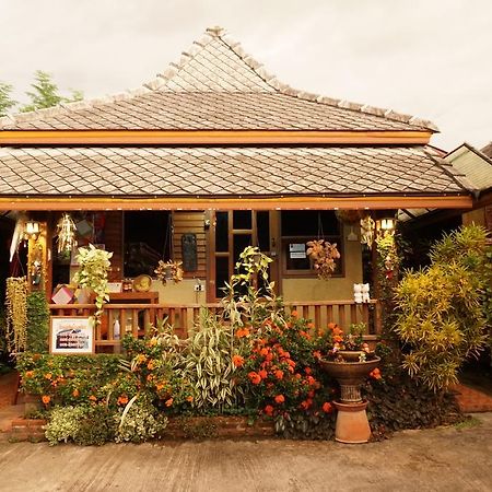 Huen Kham Kong Guesthouse Mae Sariang Exterior foto
