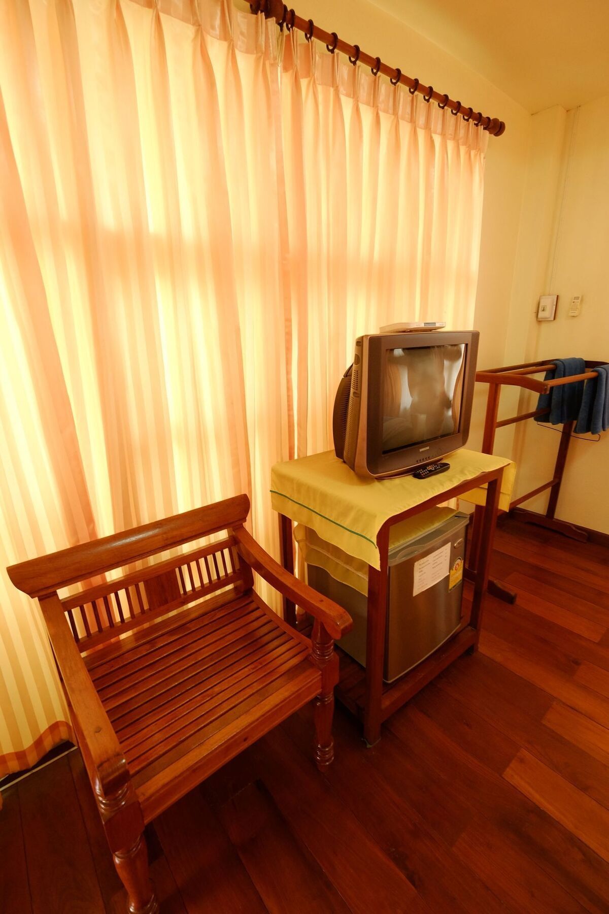 Huen Kham Kong Guesthouse Mae Sariang Exterior foto
